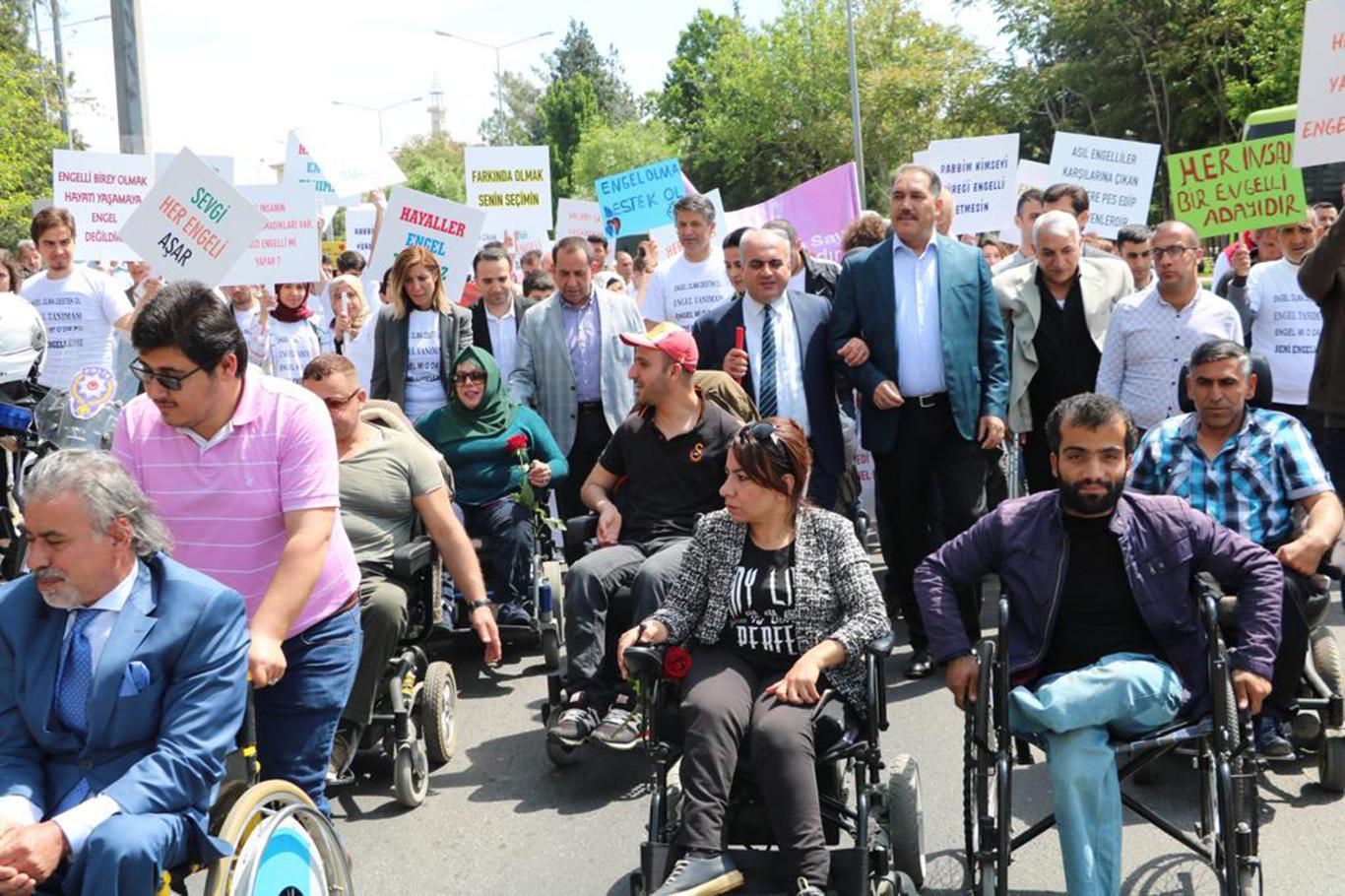 Diyarbakır'da engelliler haftası farkındalık yürüyüşü yapıldı